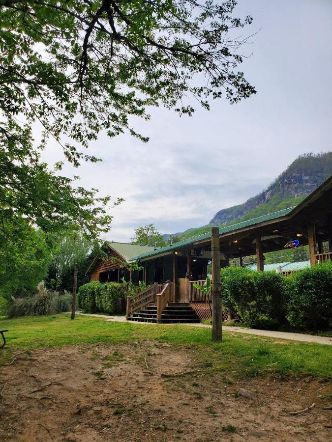 Geneva Hotel & Tiki Bar Чимни Рок Екстериор снимка