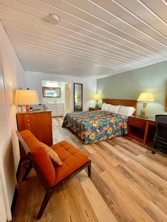 Geneva Hotel & Tiki Bar Чимни Рок Екстериор снимка