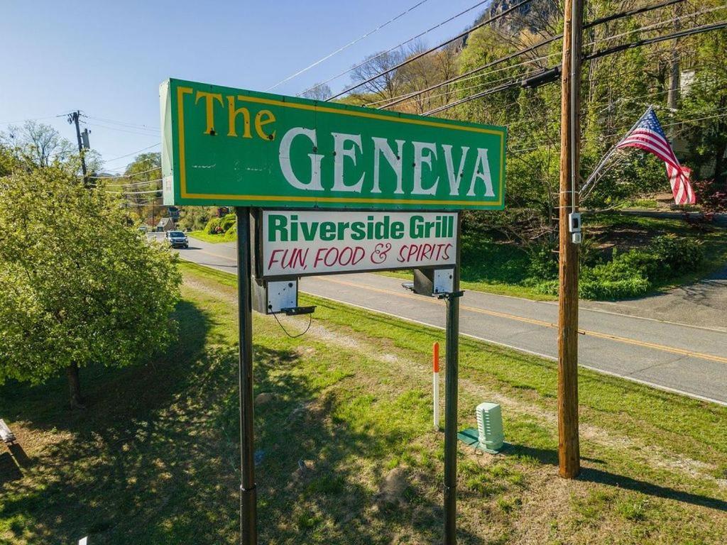 Geneva Hotel & Tiki Bar Чимни Рок Екстериор снимка